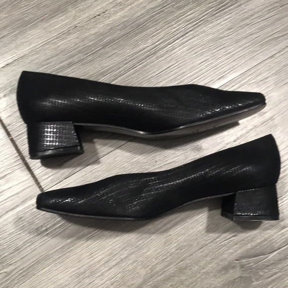 Stuart Weitzman Vintage Square Toe Pumps - Picture 6 of 9